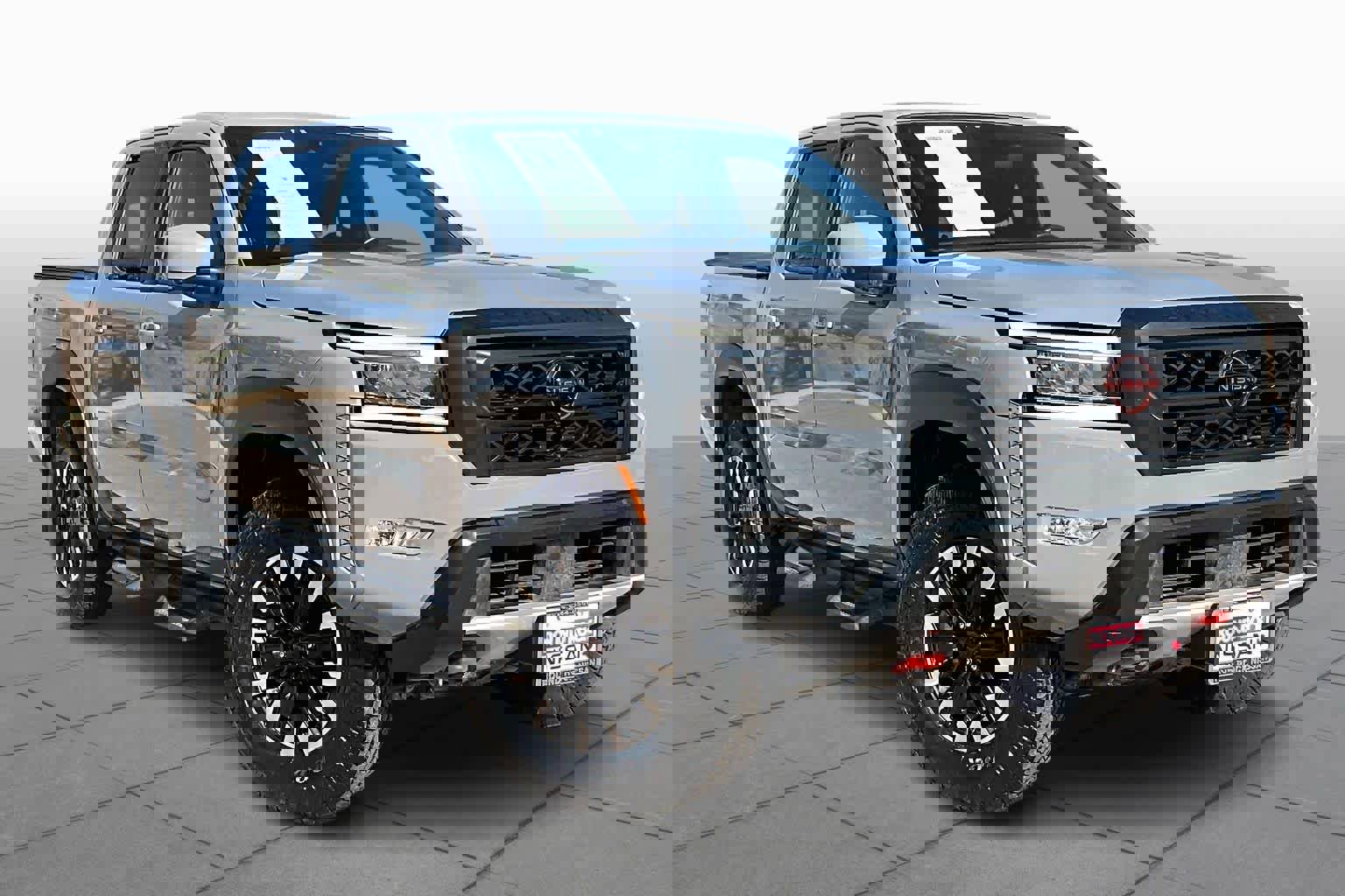 Used 2023 Nissan Frontier PRO-4X w/ Pro Convenience Package image 3