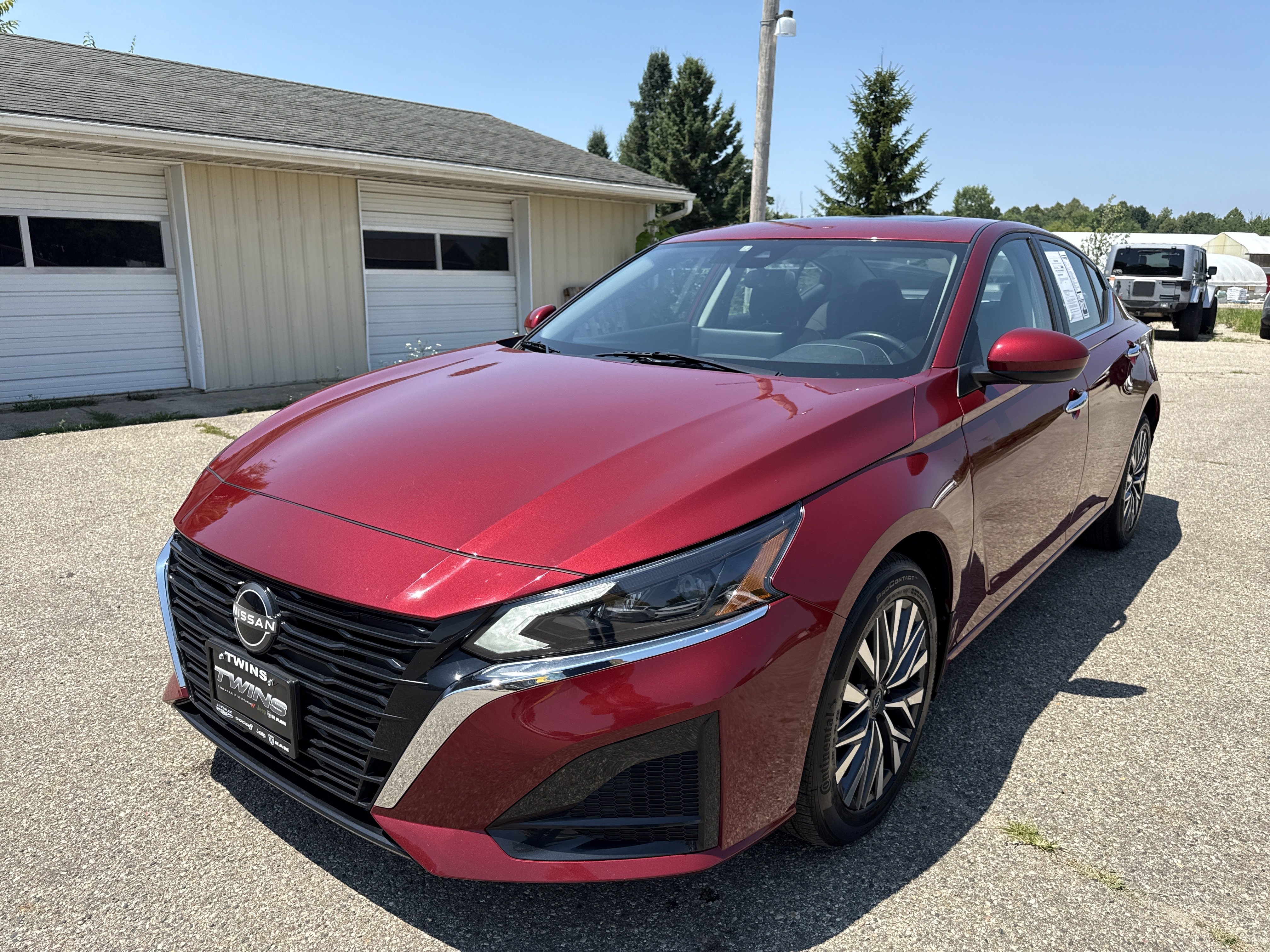 Used 2023 Nissan Altima 2.5 SV w/ SV Premium Package AWD/4WD image 12