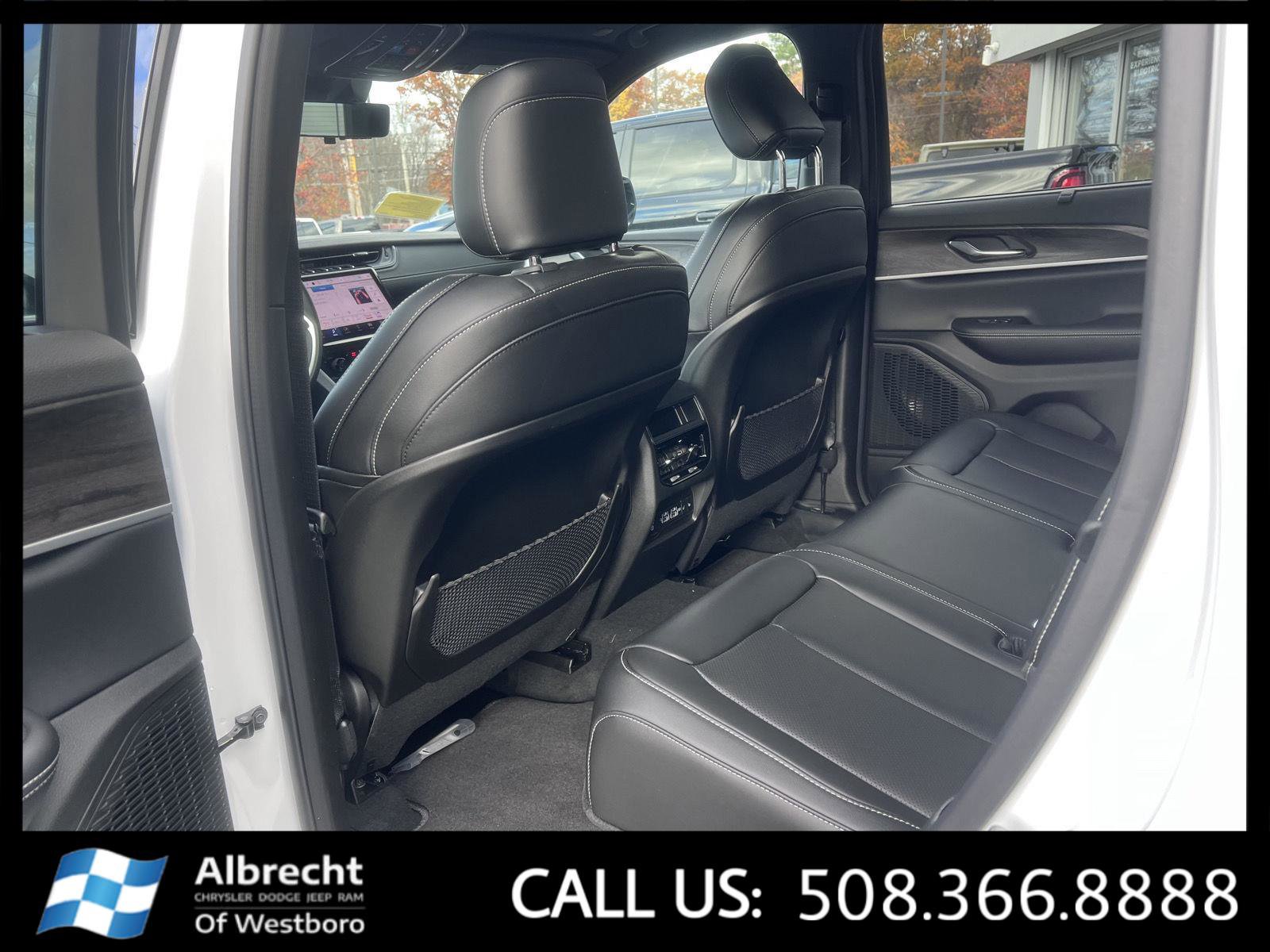 New 2025 Jeep Grand Cherokee Limited w/ Luxury Tech Group II image 10