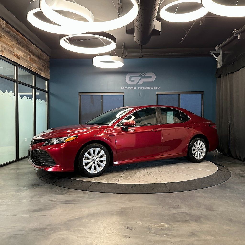 Used 2018 Toyota Camry LE FWD image 7