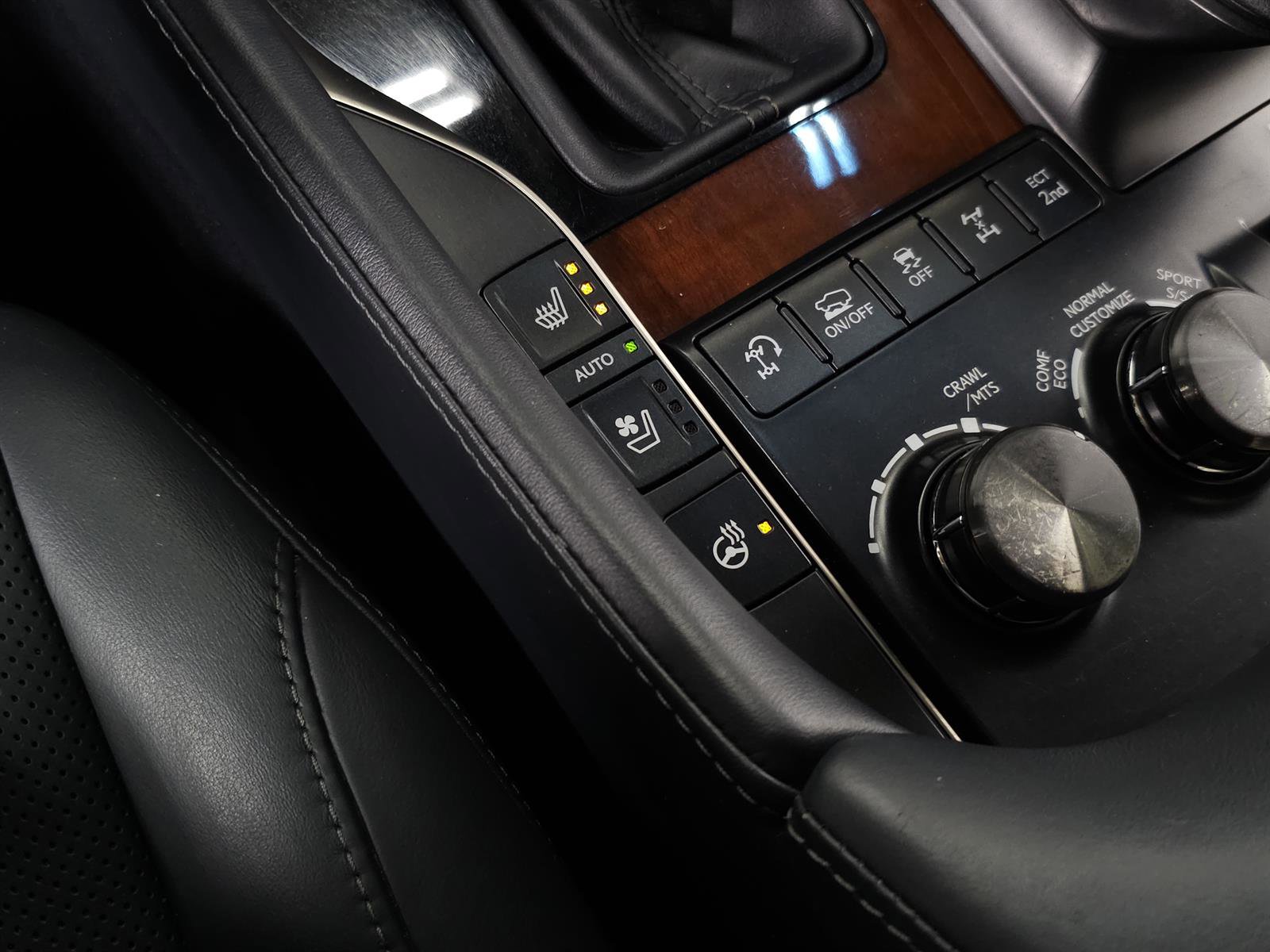 Used 2019 Lexus LX 570 4WD image 37