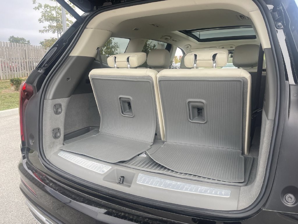 Used 2025 Cadillac XT6 Premium Luxury w/ LPO, Floor Liner Package AWD/4WD image 4