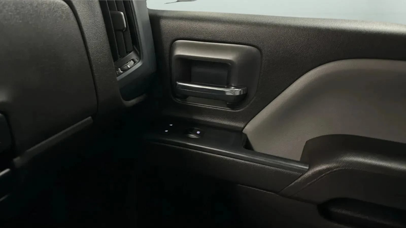 Used 2017 Chevrolet Silverado 1500 Custom w/ Custom Convenience Package RWD image 18
