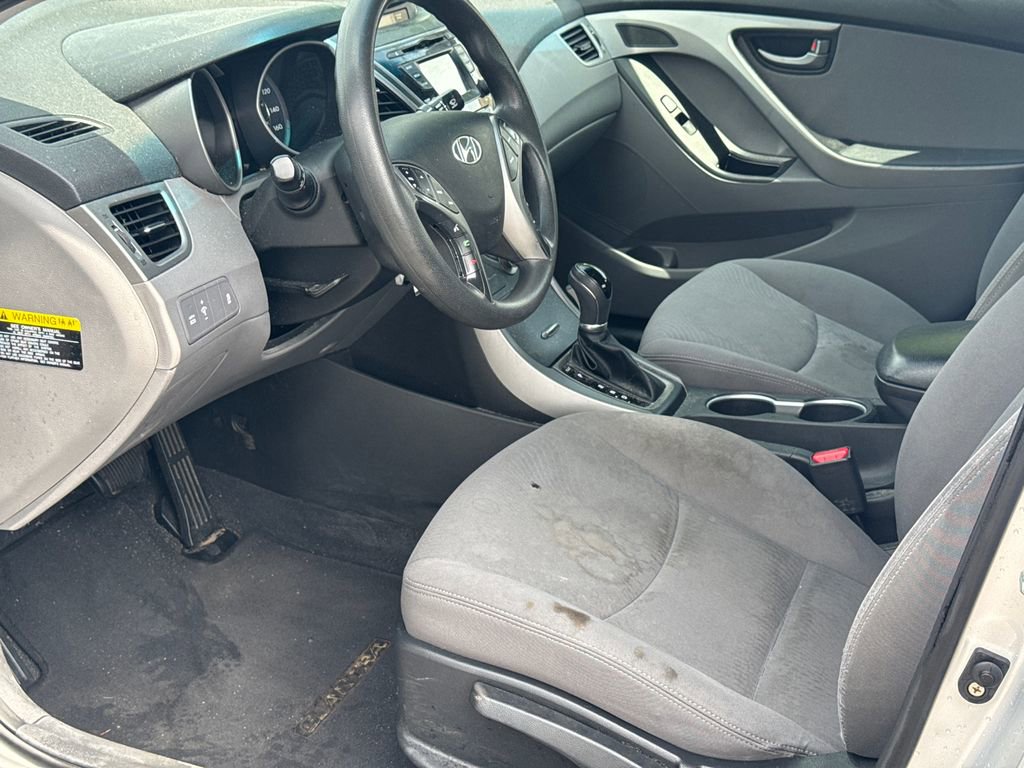 Used 2015 Hyundai Elantra SE w/ Option Group 02 FWD image 9