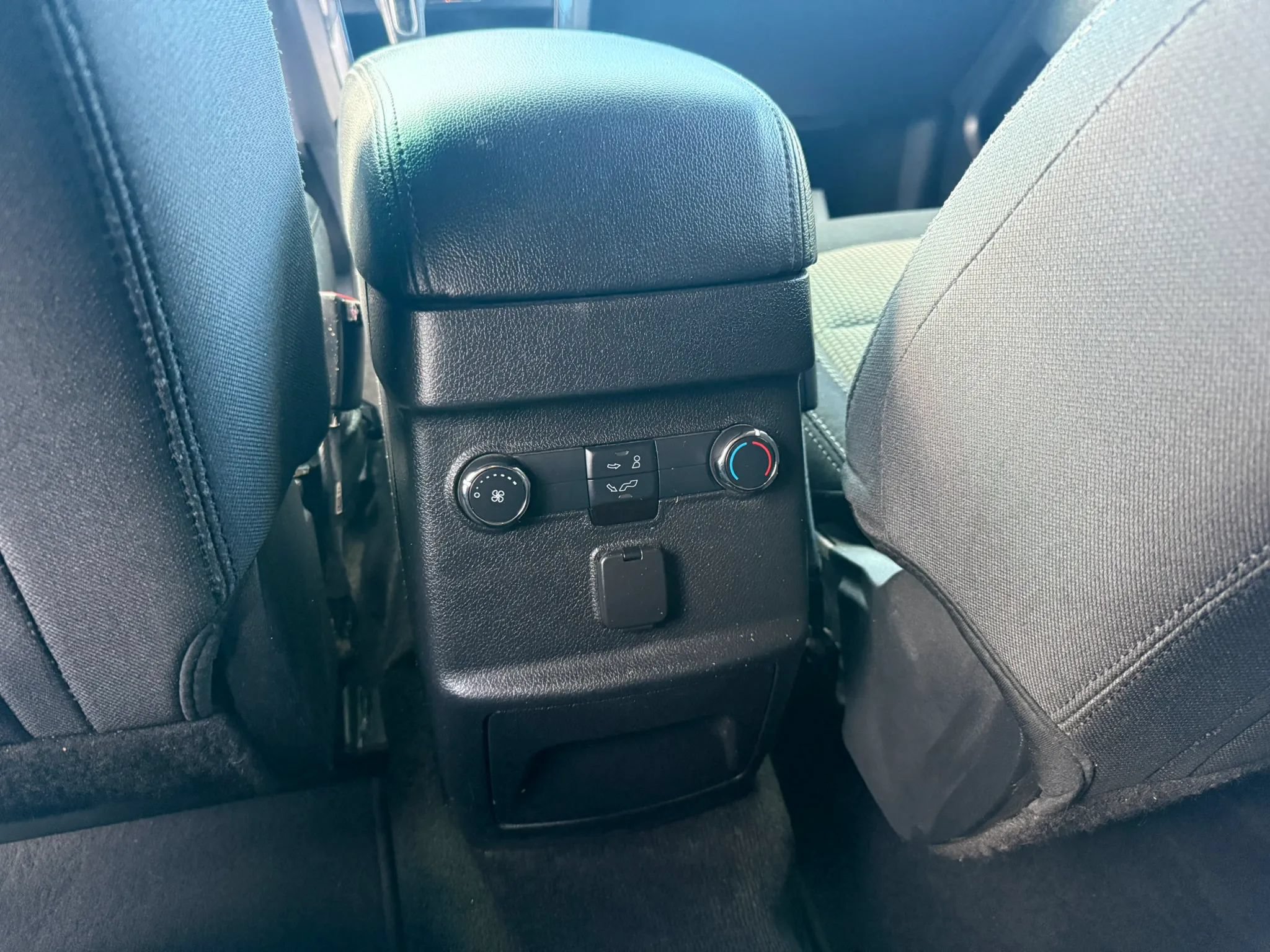 Used 2016 Ford Explorer XLT w/ Equipment Group 201A AWD/4WD image 16
