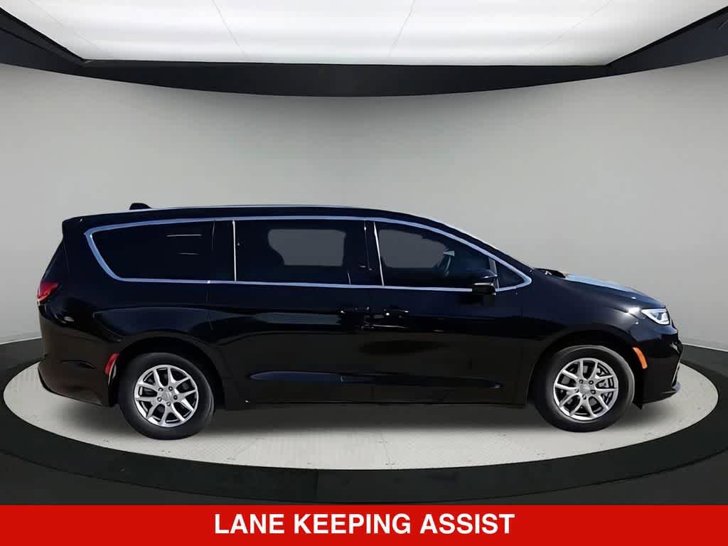 New 2026 Chrysler Pacifica Select FWD image 9