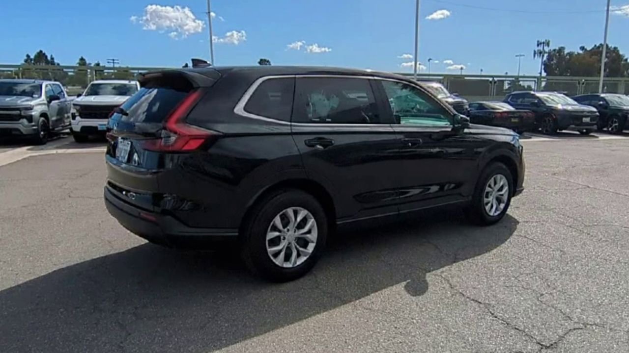 Used 2025 Honda CR-V LX image 8