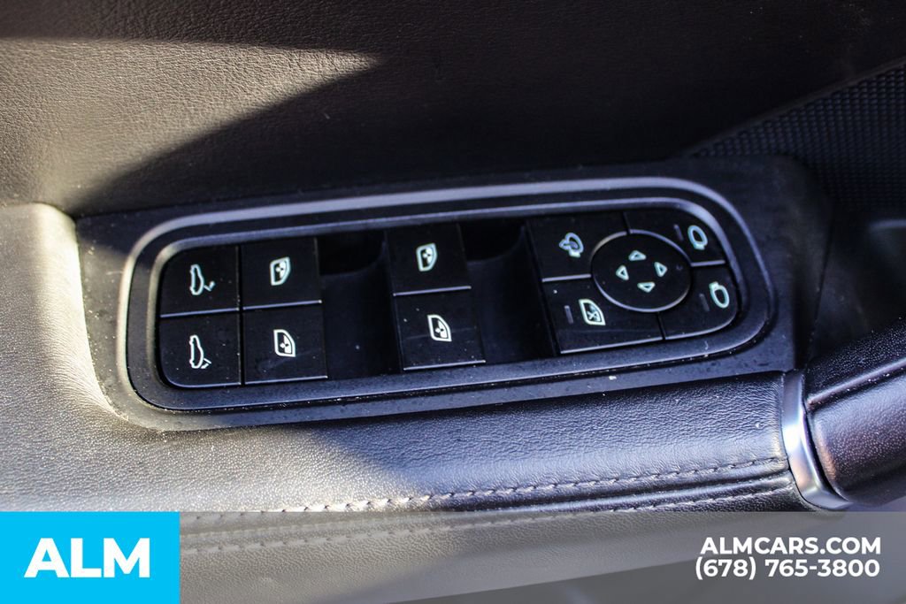 Used 2023 Porsche Cayenne Platinum Edition image 38