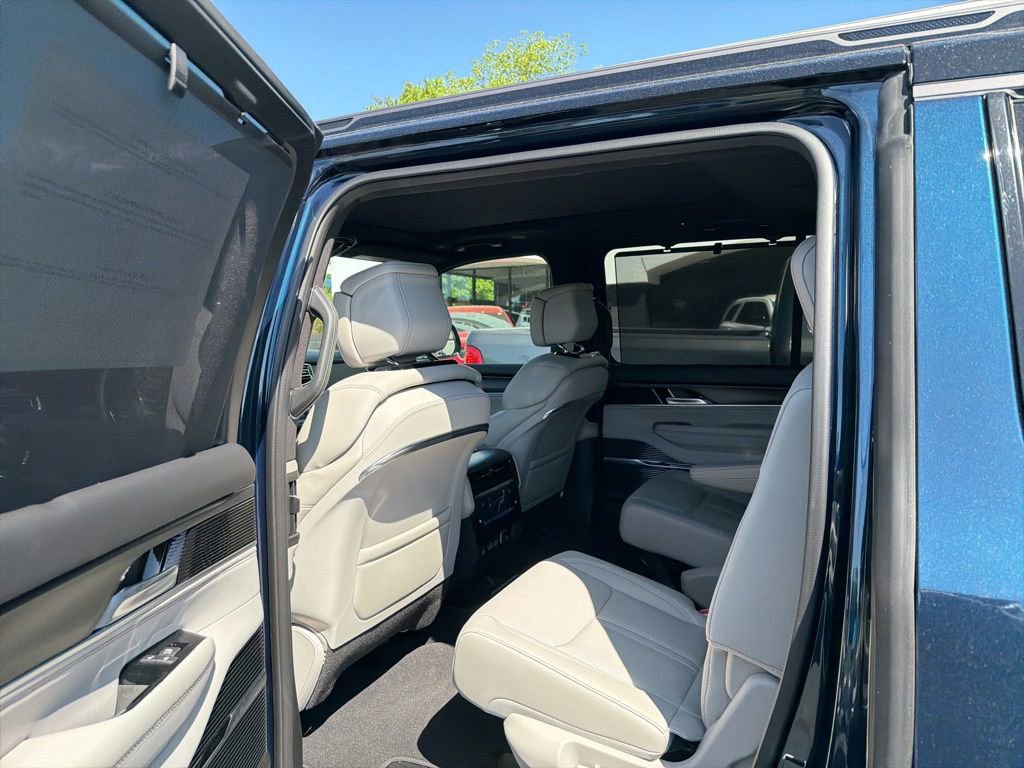 New 2026 Jeep Grand Wagoneer Summit AWD/4WD image 16