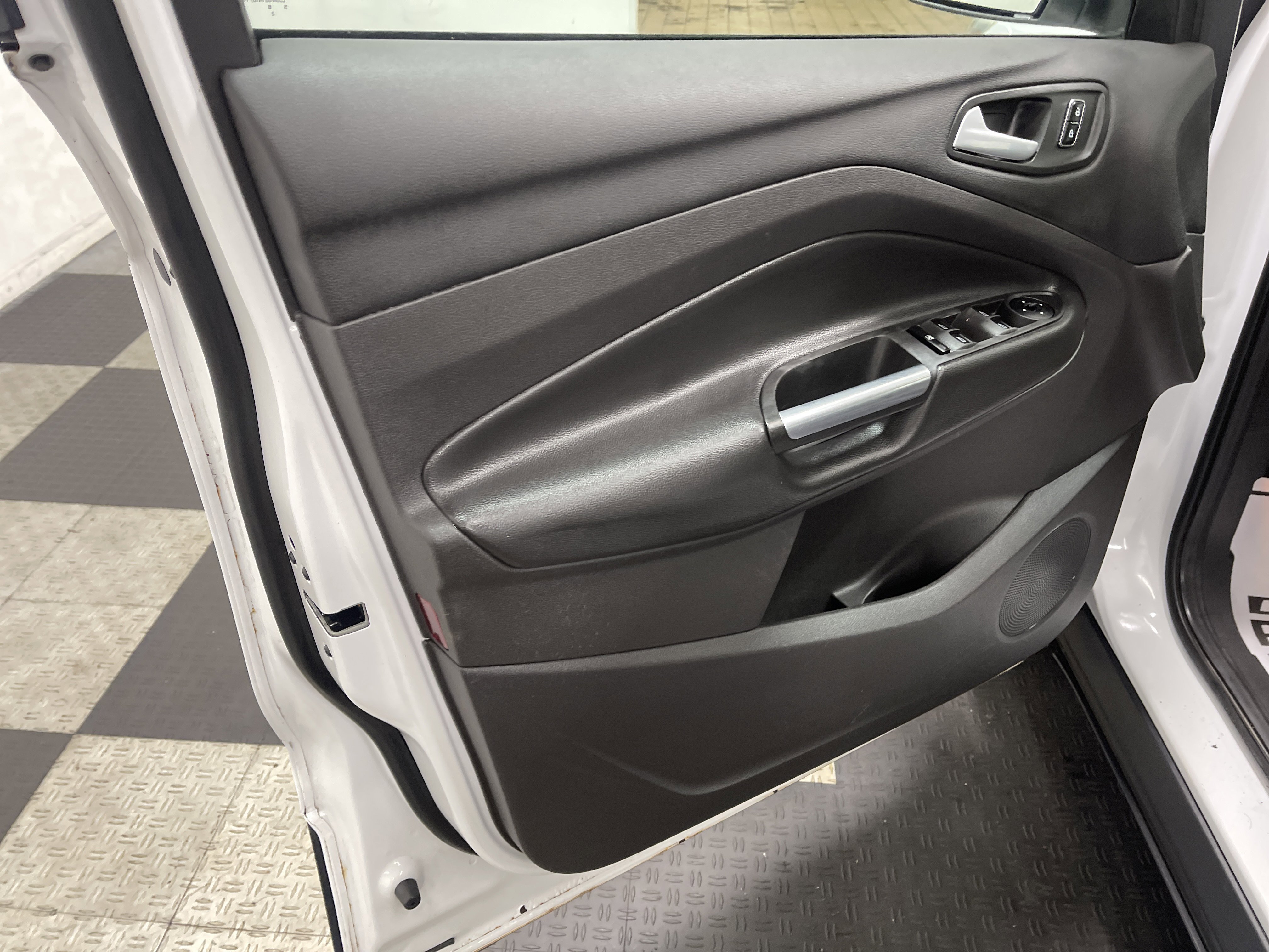 Used 2015 Ford Escape SE image 21
