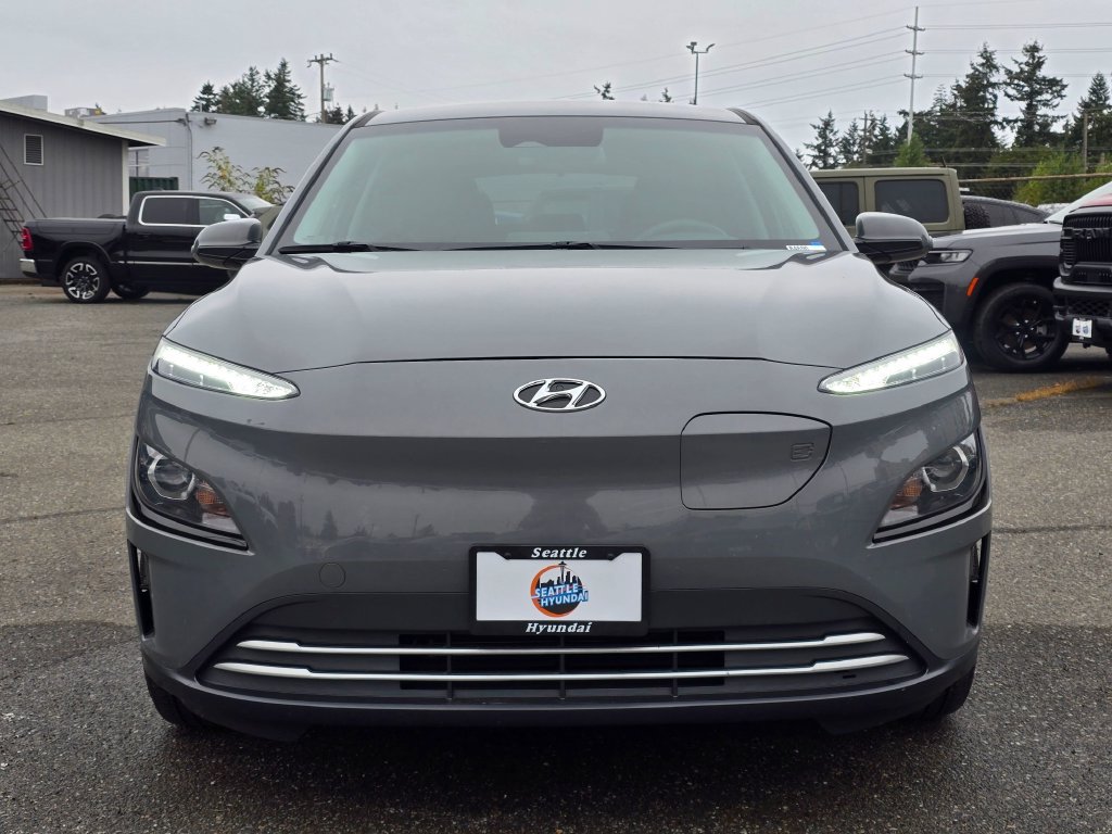 Used 2023 Hyundai Kona SE FWD image 2
