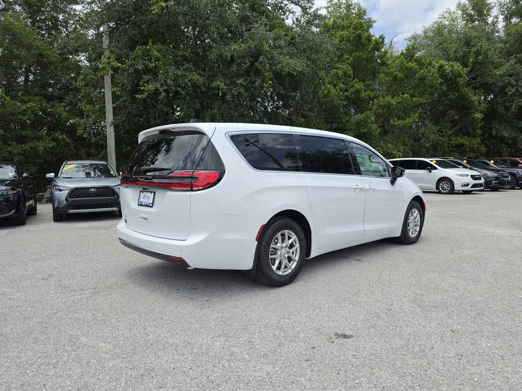 New 2027 Chrysler Pacifica Select w/ Family Tech Group FWD image 4