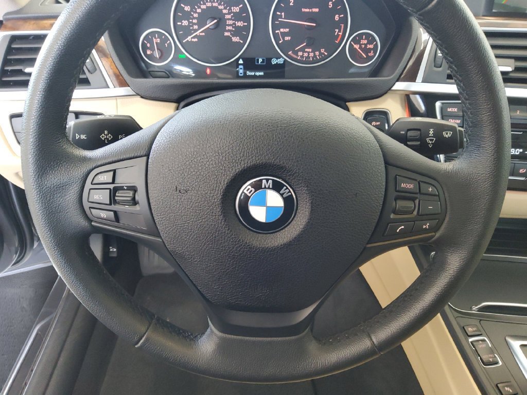 Used 2017 BMW 320i xDrive Sedan AWD/4WD image 9