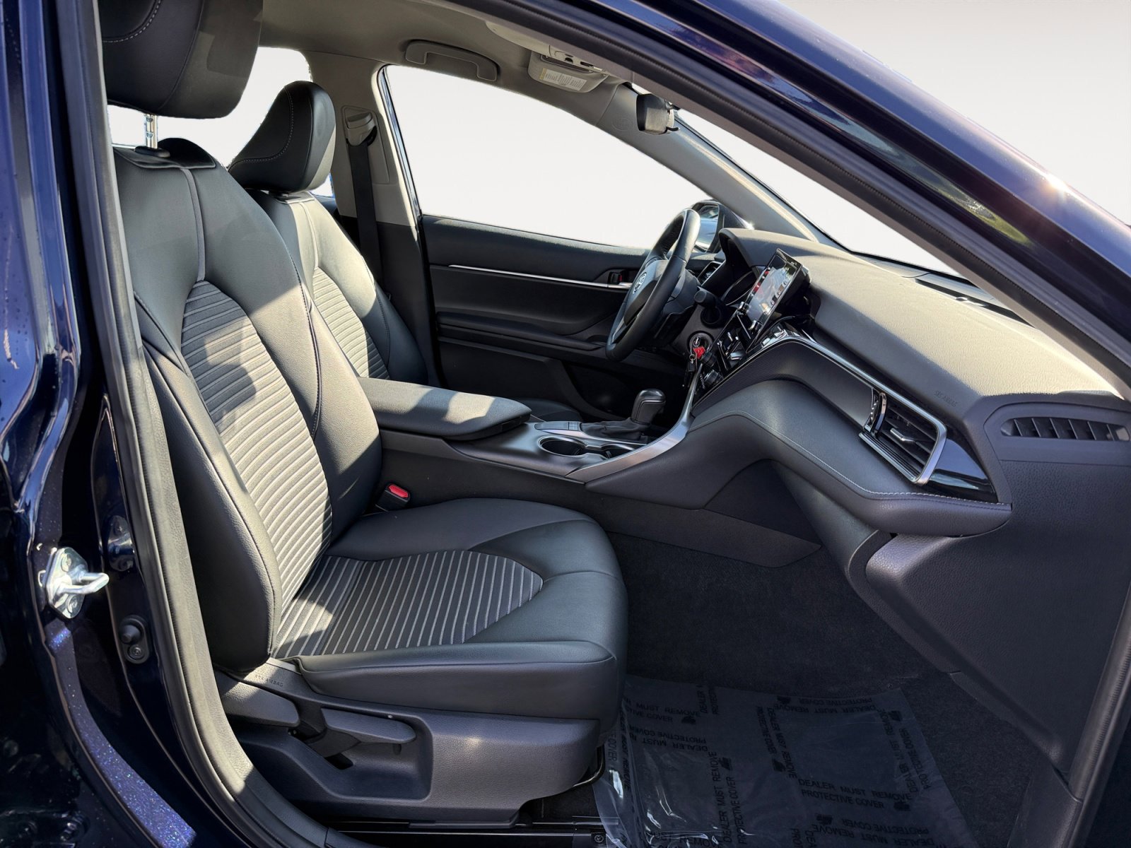 Used 2022 Toyota Camry SE image 19