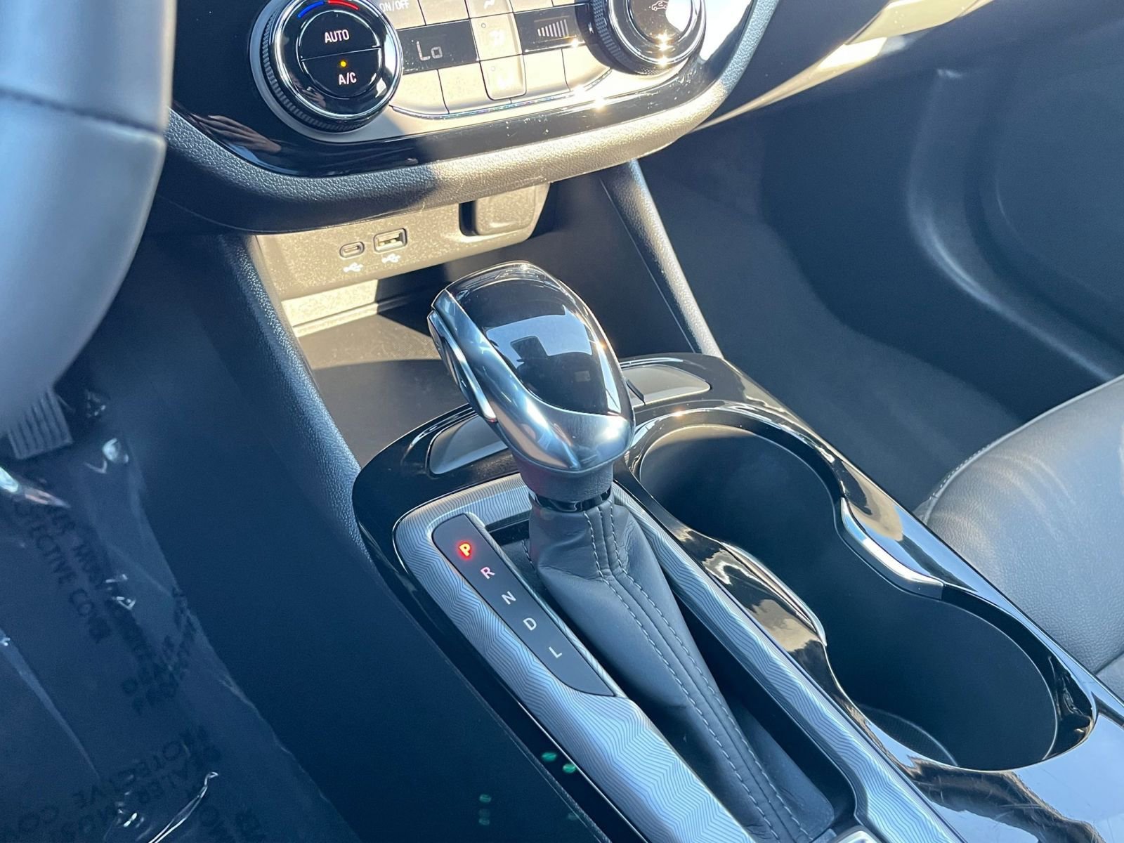 Used 2025 Buick Envista Sport Touring image 40