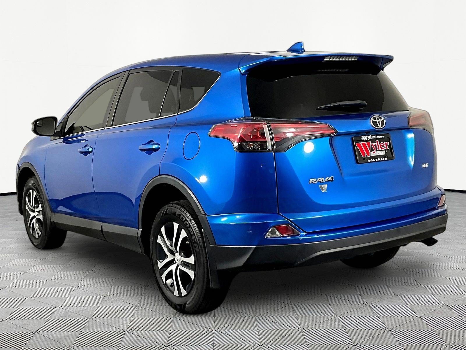 Used 2018 Toyota RAV4 LE w/ All Weather Liner Package FWD image 4