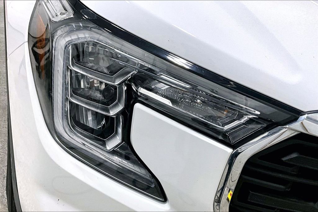 Used 2023 GMC Terrain SLE w/ Driver Convenience Package image 31