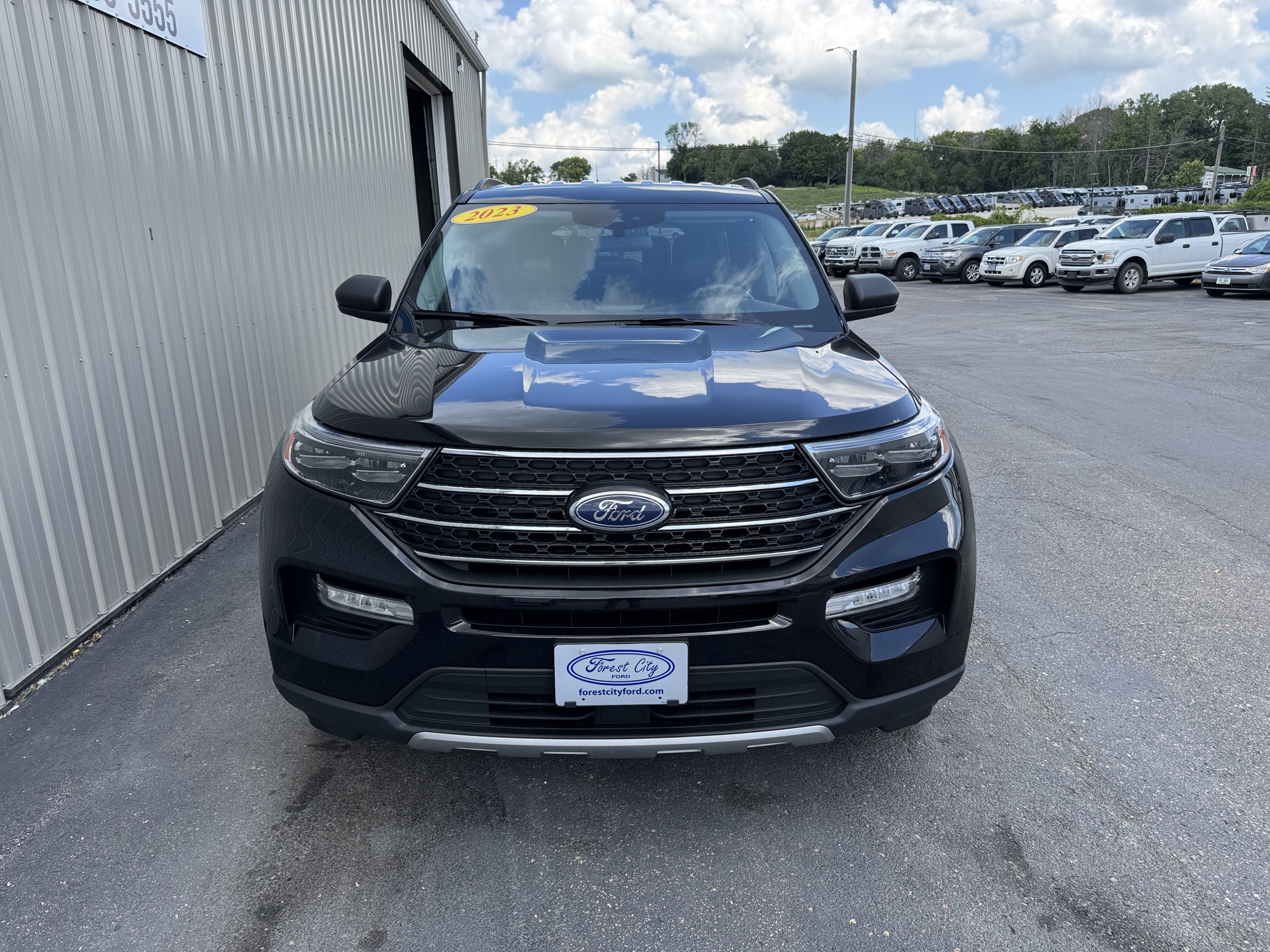 Used 2023 Ford Explorer XLT w/ Equipment Group 202A AWD/4WD image 3