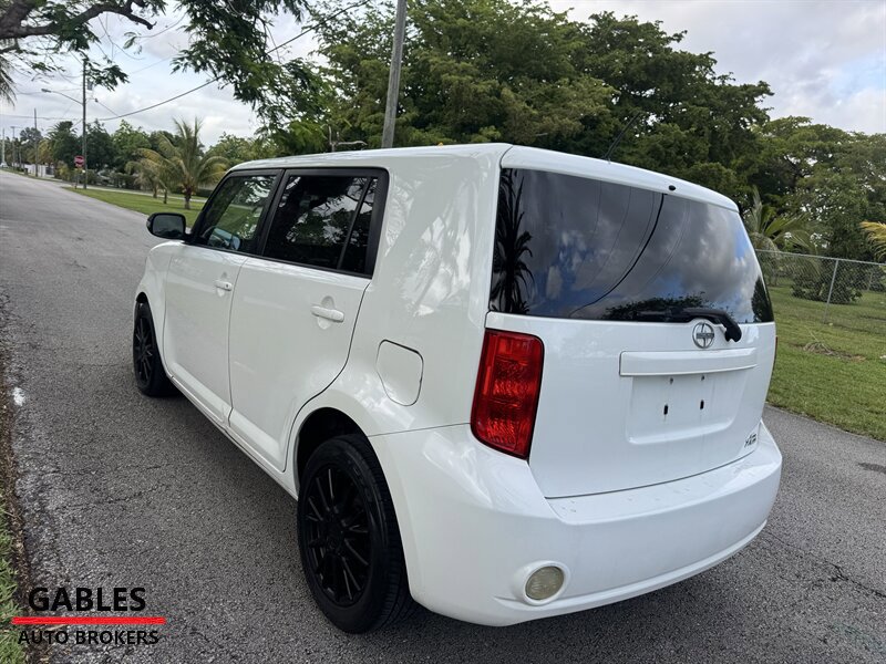 Used 2009 Scion xB FWD image 9