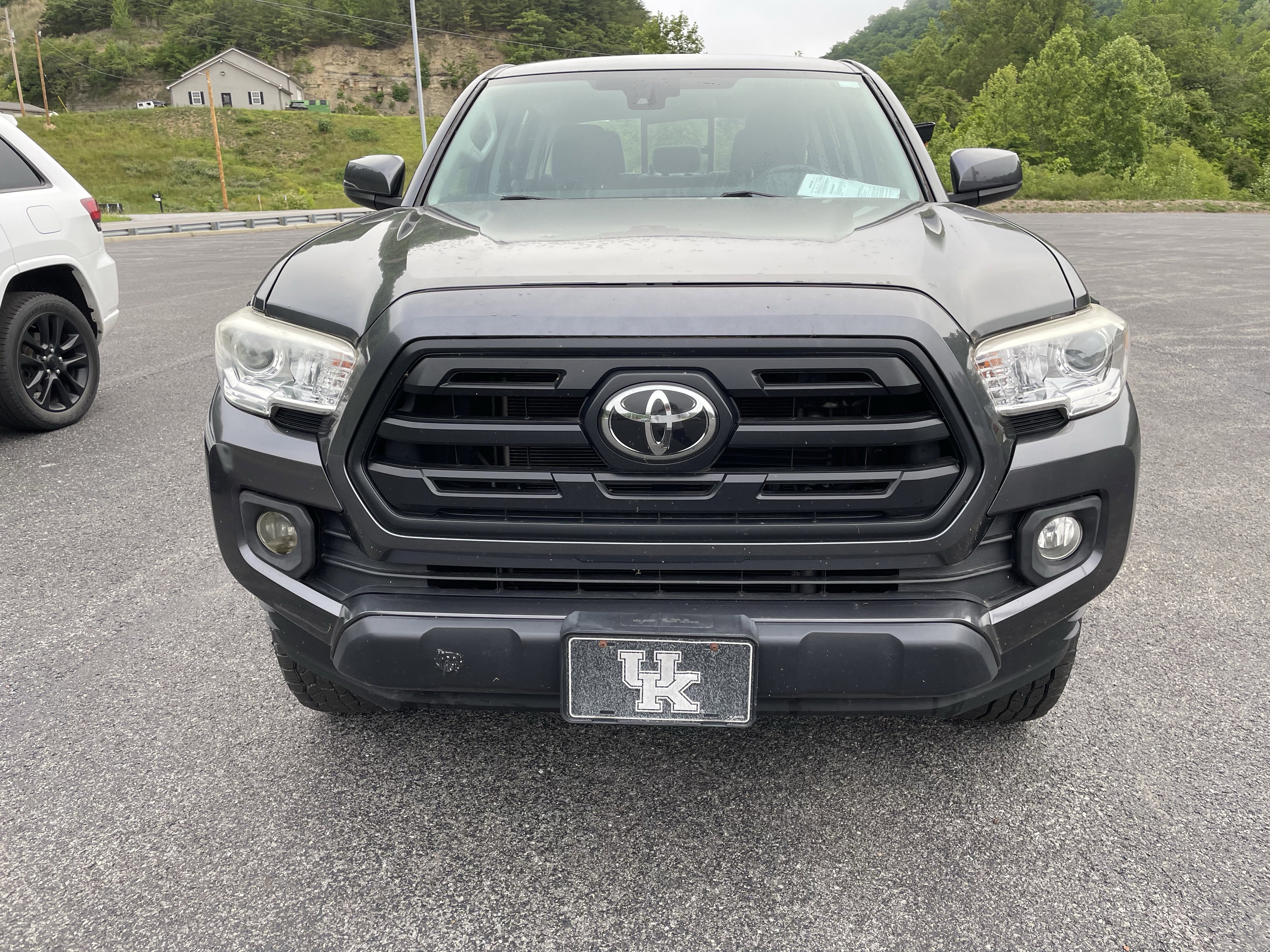 Used 2018 Toyota Tacoma SR w/ SR Convenience Package AWD/4WD image 6