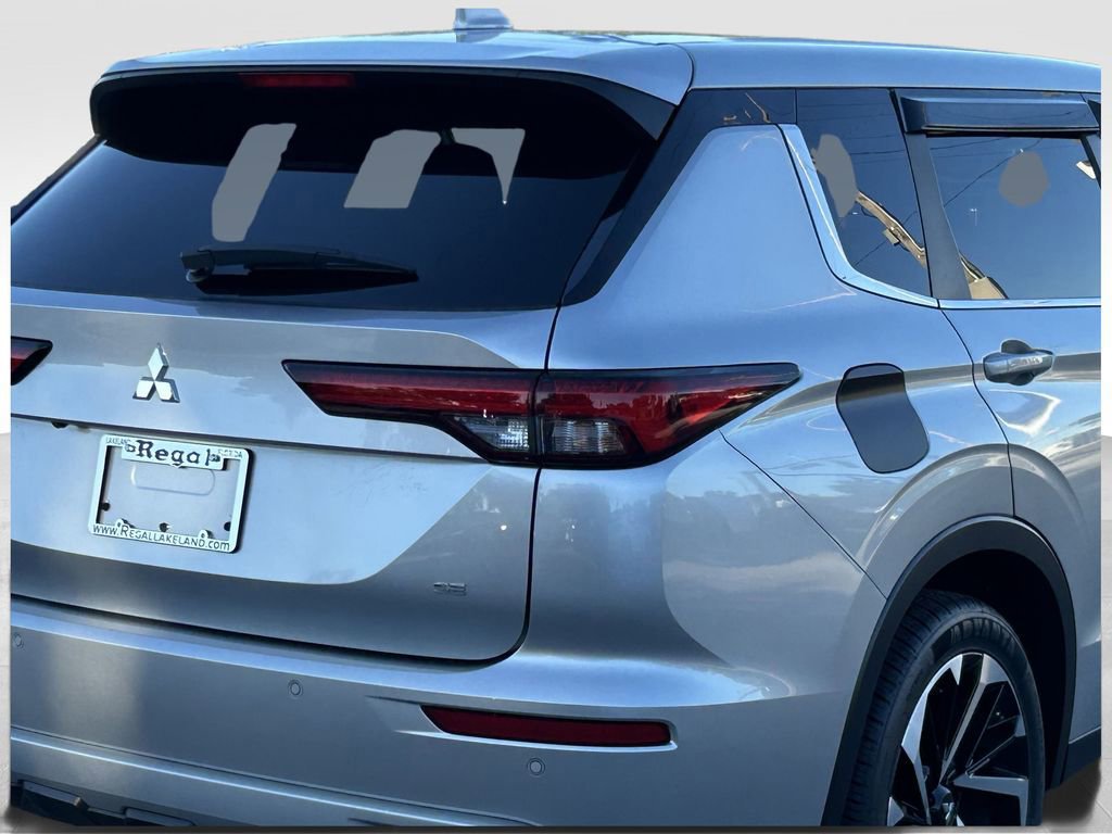 Used 2023 Mitsubishi Outlander SE image 7