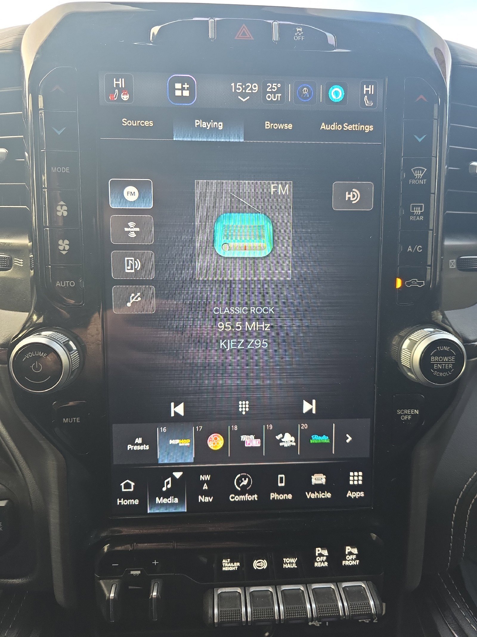 Used 2024 RAM 2500 Rebel w/ Towing Technology Group image 36