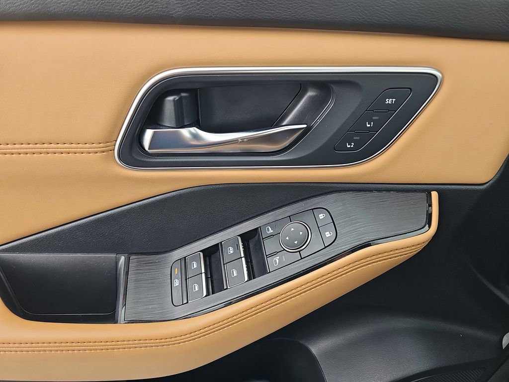 Used 2023 Nissan Rogue Platinum w/ Platinum Premium Package image 32