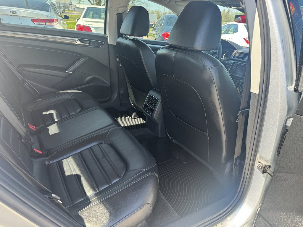 Used 2018 Volkswagen Passat 2.0T SEL Premium FWD image 14