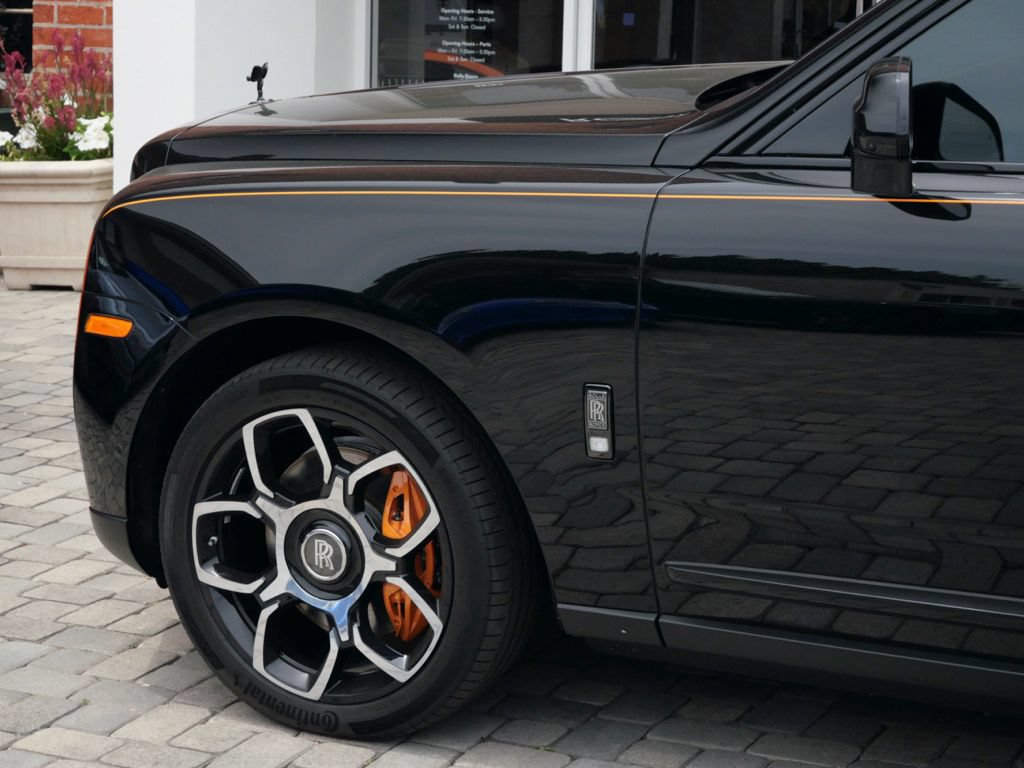 Used 2023 Rolls-Royce Cullinan Black Badge w/ Dark Exterior Package AWD/4WD image 22