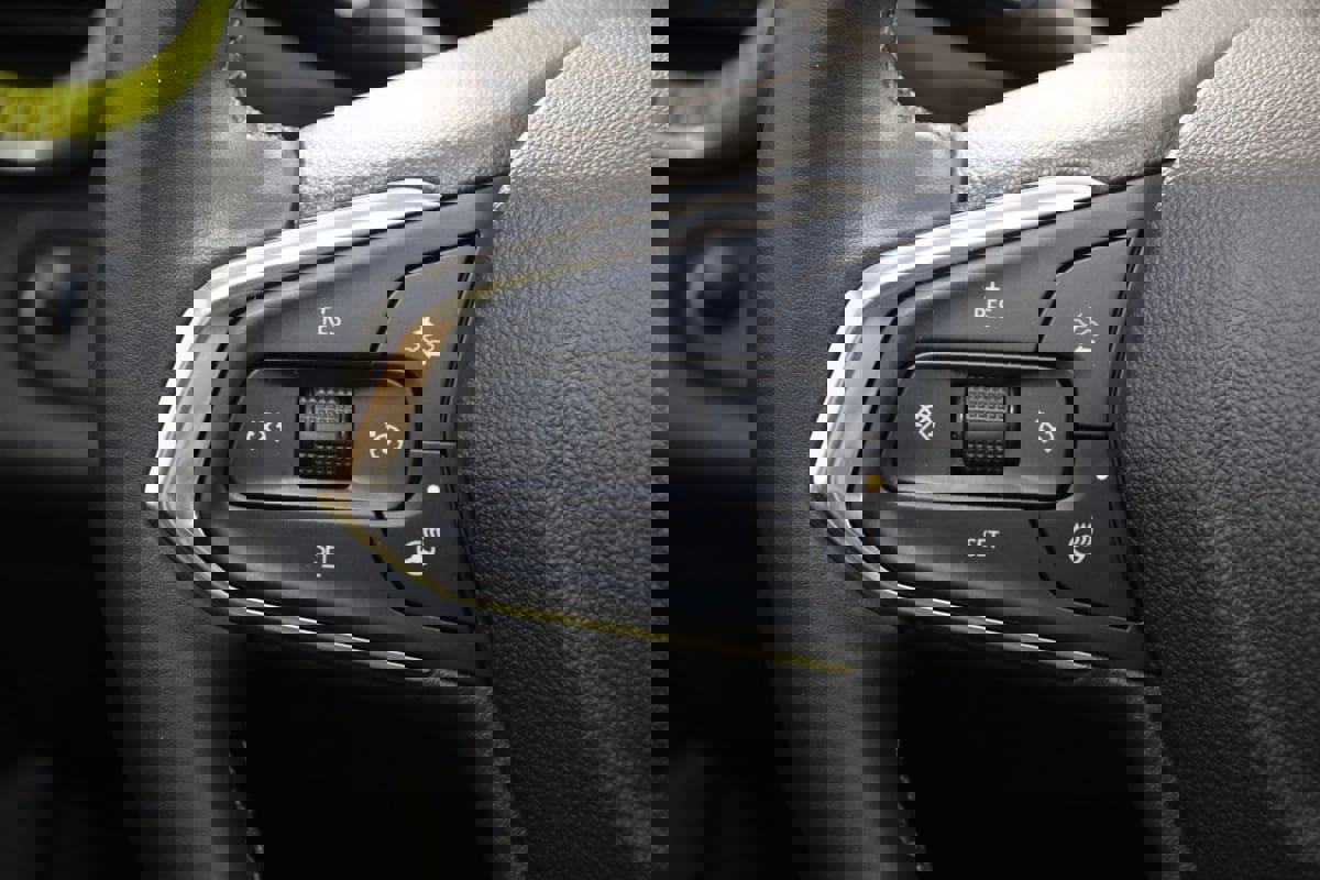 Used 2024 Chevrolet Trax ACTIV w/ Sunroof Package image 37