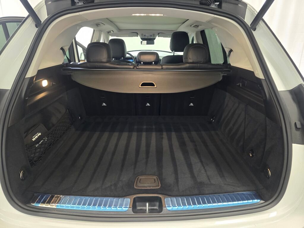 Used 2025 Mercedes-Benz GLE 350 4MATIC w/ Driver Assistance Package image 11