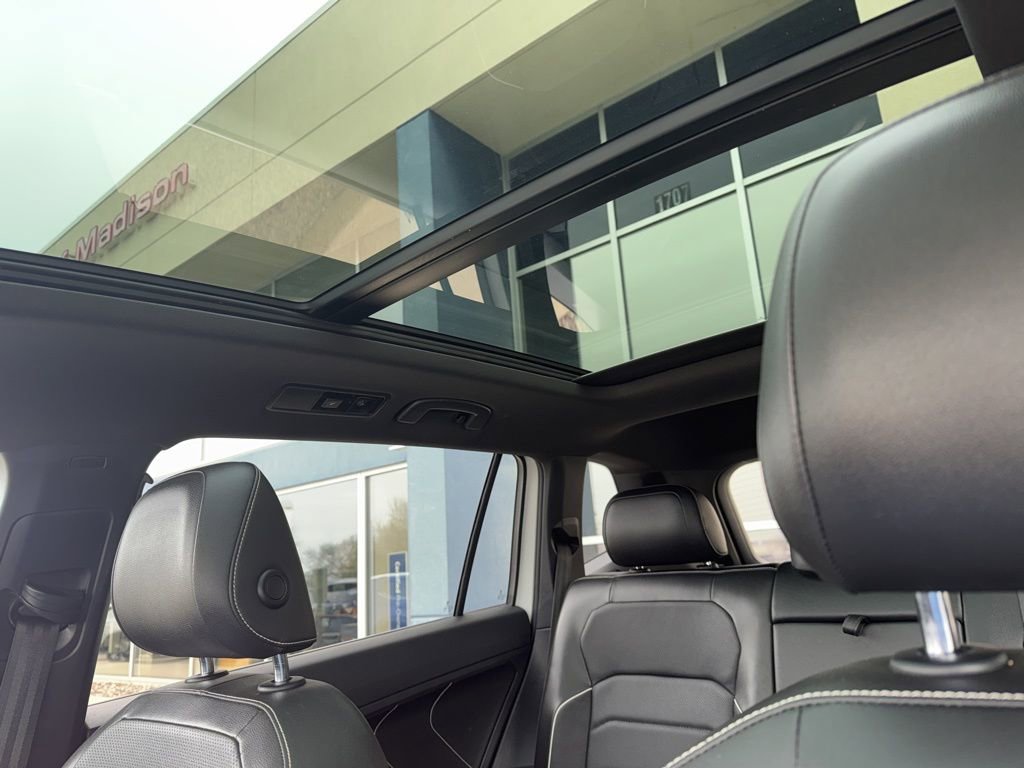 Certified 2022 Volkswagen Tiguan SEL R-Line image 19