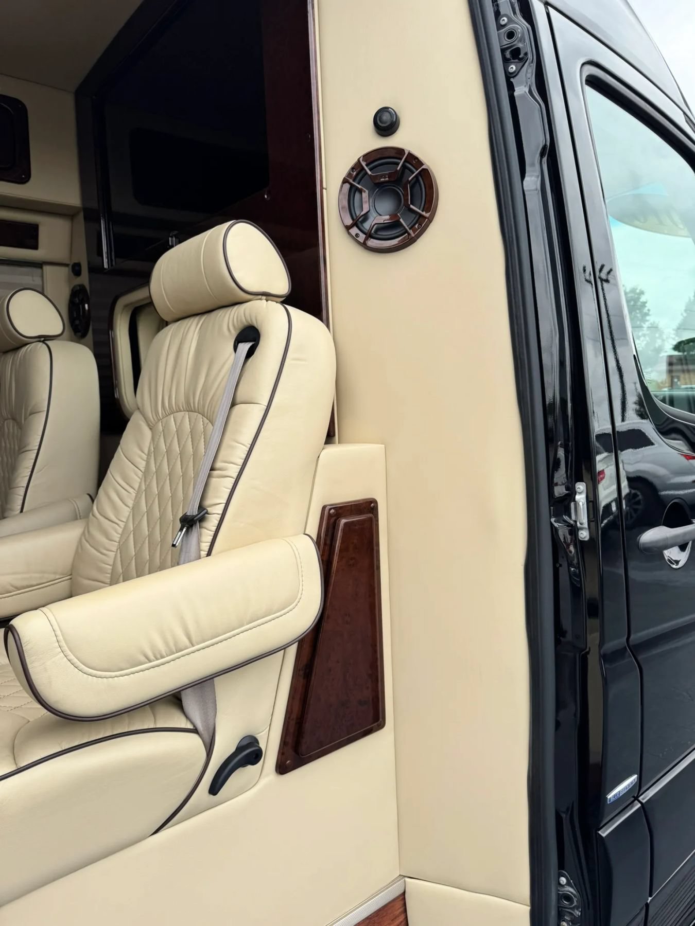 Used 2016 Mercedes-Benz Sprinter 2500 image 27
