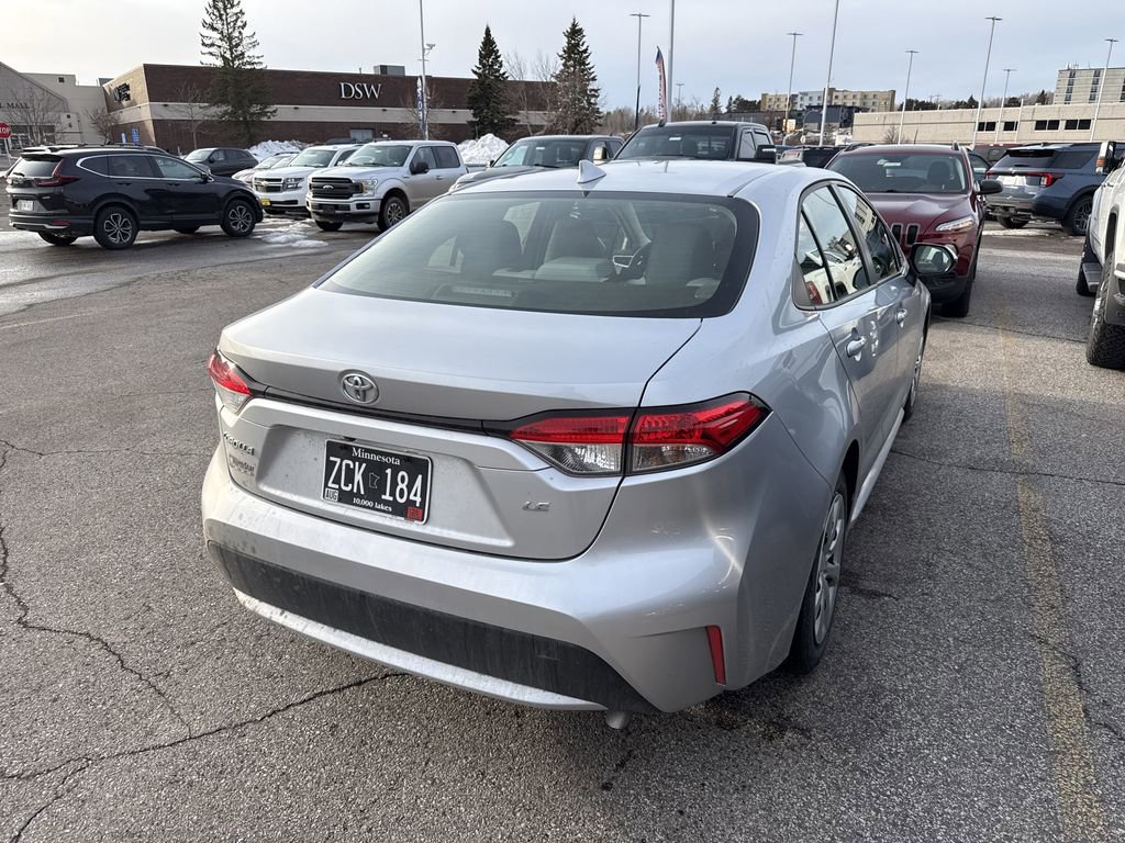 Used 2022 Toyota Corolla LE image 3