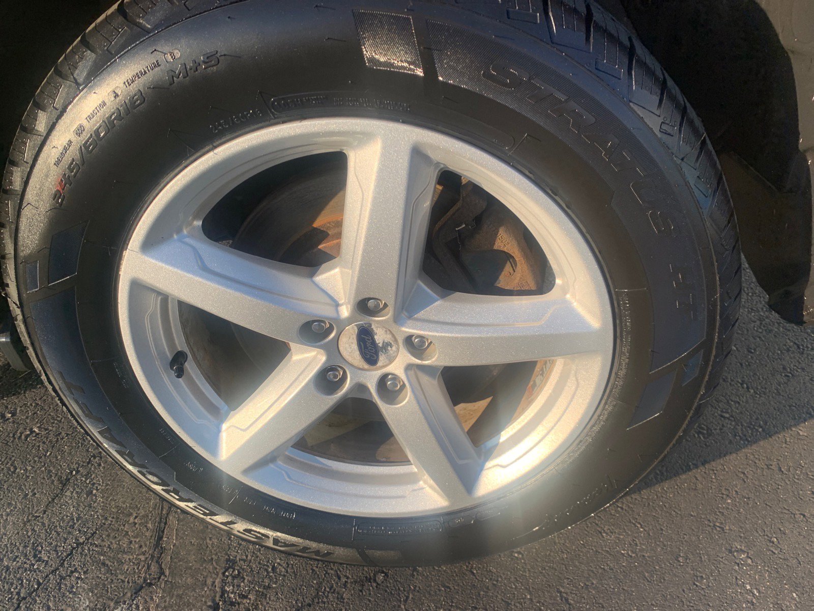 Used 2017 Ford Explorer XLT image 4