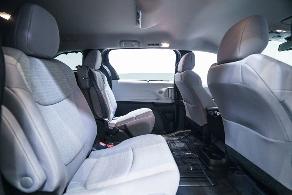 Certified 2026 Toyota Sienna LE FWD image 31