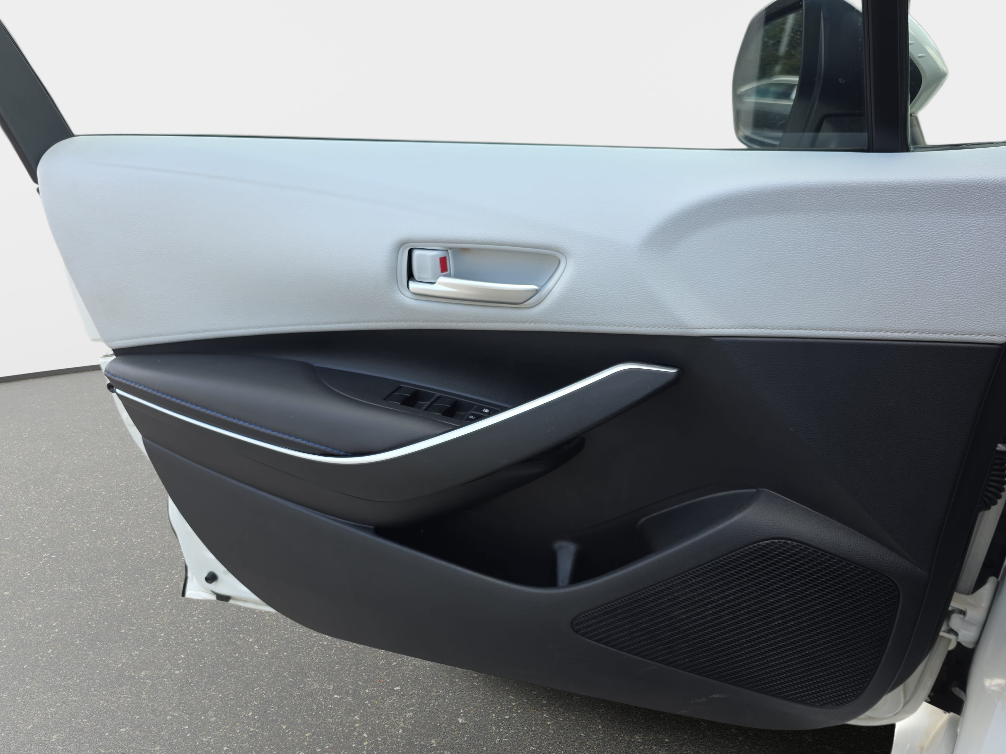 Used 2020 Toyota Corolla SE FWD image 24