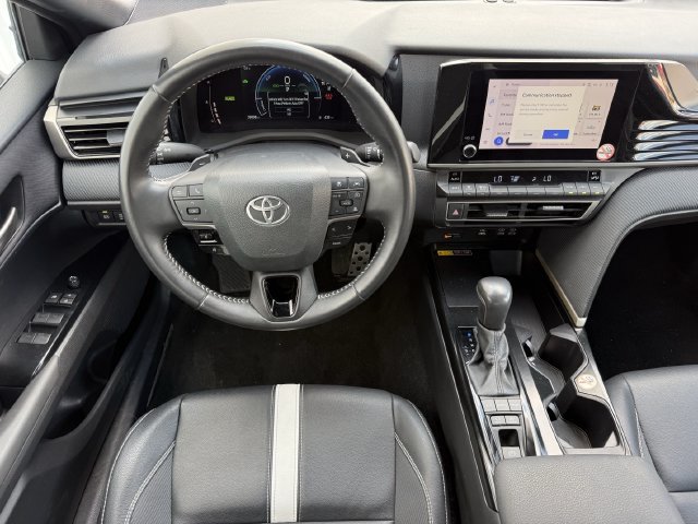 Used 2025 Toyota Camry SE FWD image 12