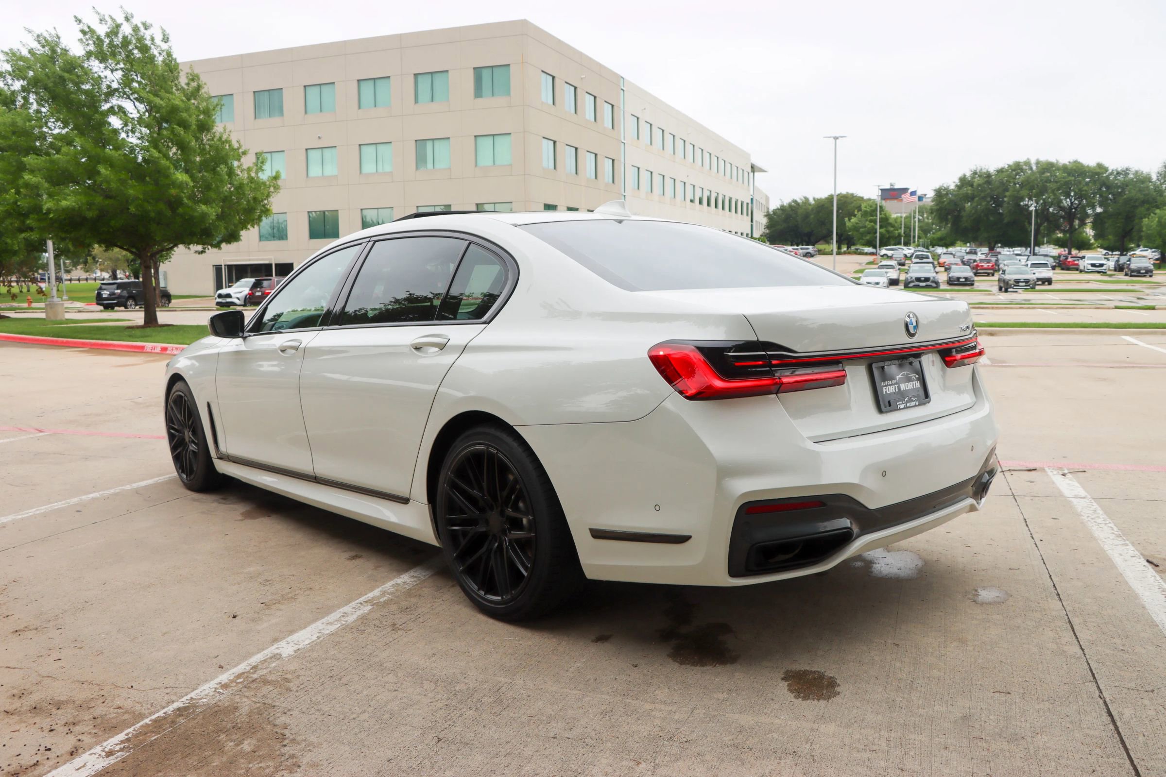 Used 2020 BMW 740i w/ M Sport Package RWD image 5