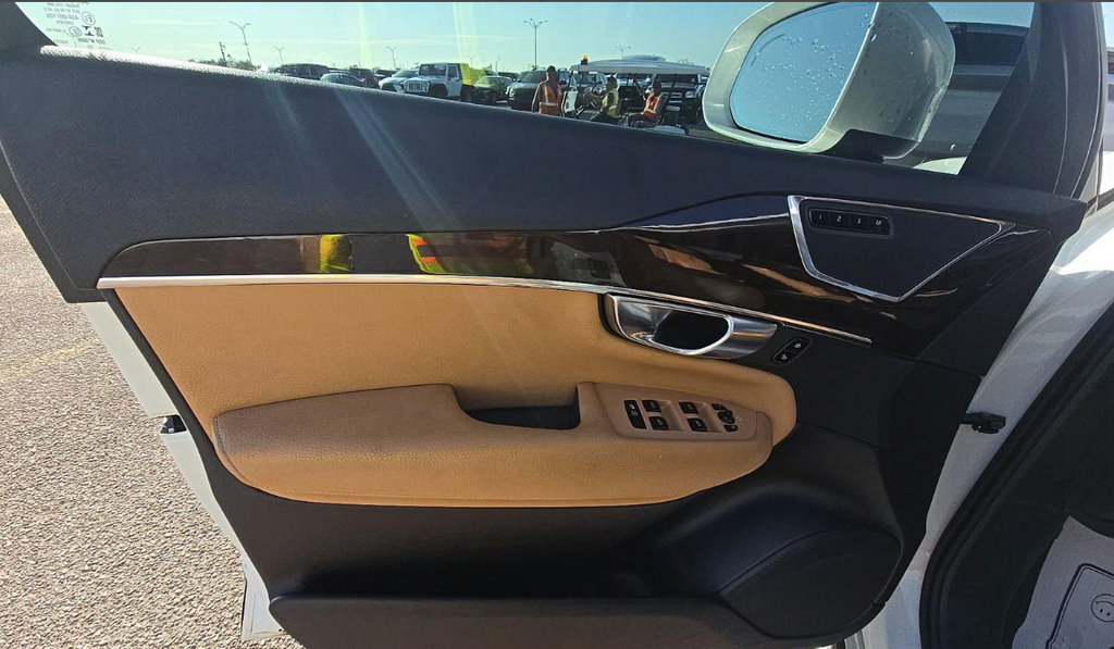 Used 2019 Volvo XC90 T6 Momentum w/ Protection Package Premier AWD/4WD image 14