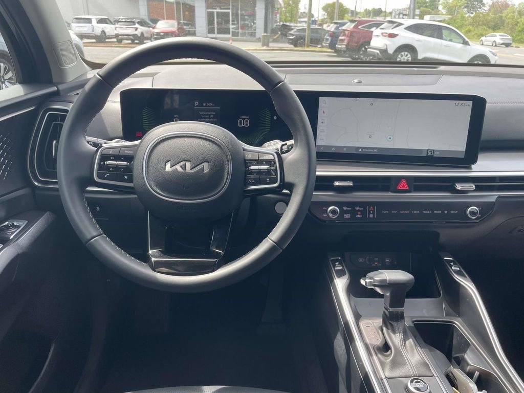 Certified 2025 Kia Sorento EX image 27