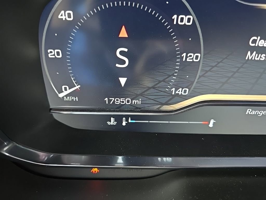 Used 2024 GMC Yukon SLT w/ SLT Luxury Package image 22