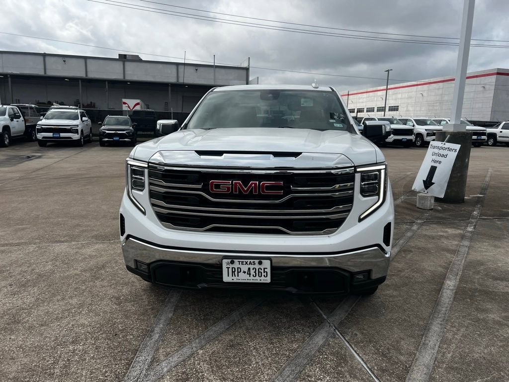 Used 2024 GMC Sierra 1500 SLT image 2