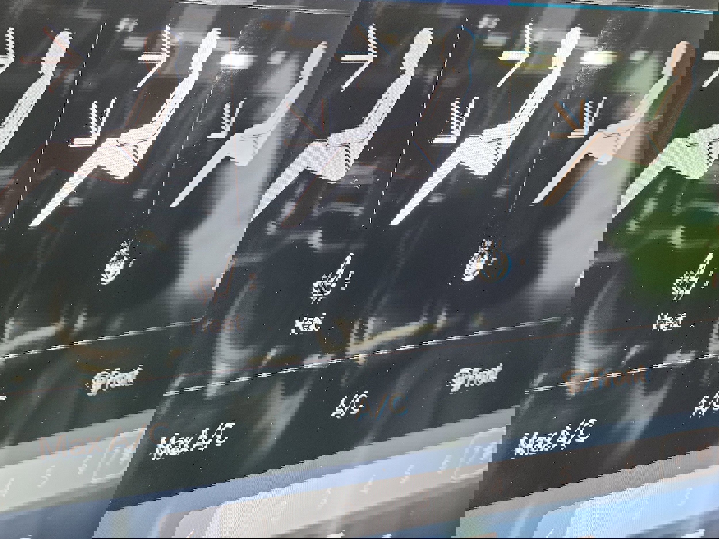 Used 2024 Chrysler Pacifica Touring-L image 22