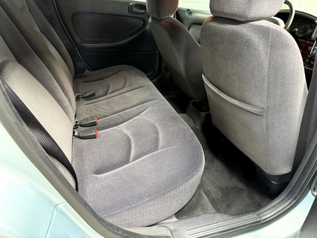 Used 2002 Chrysler Sebring LX image 25