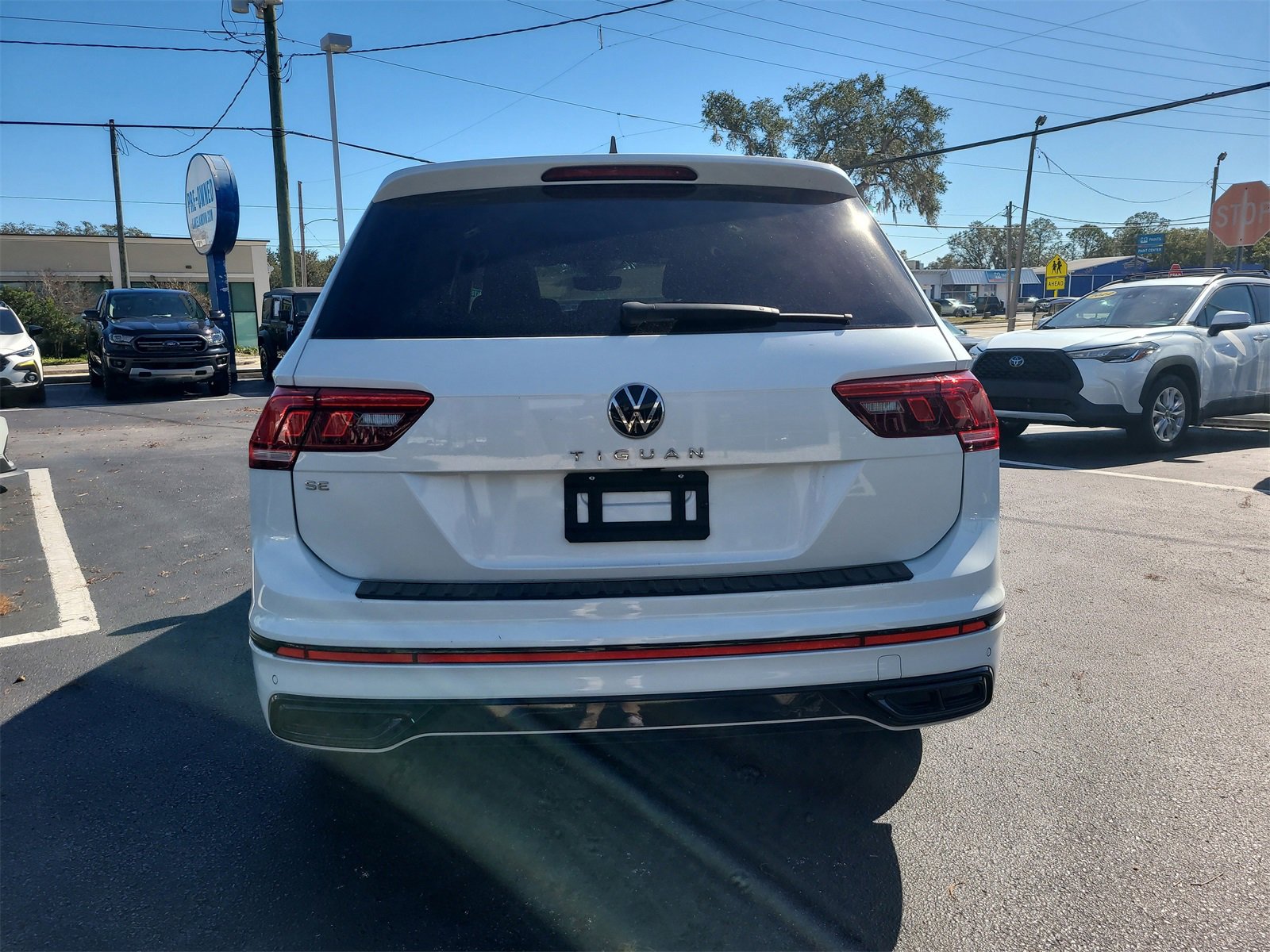 Used 2023 Volkswagen Tiguan SE R-Line image 7