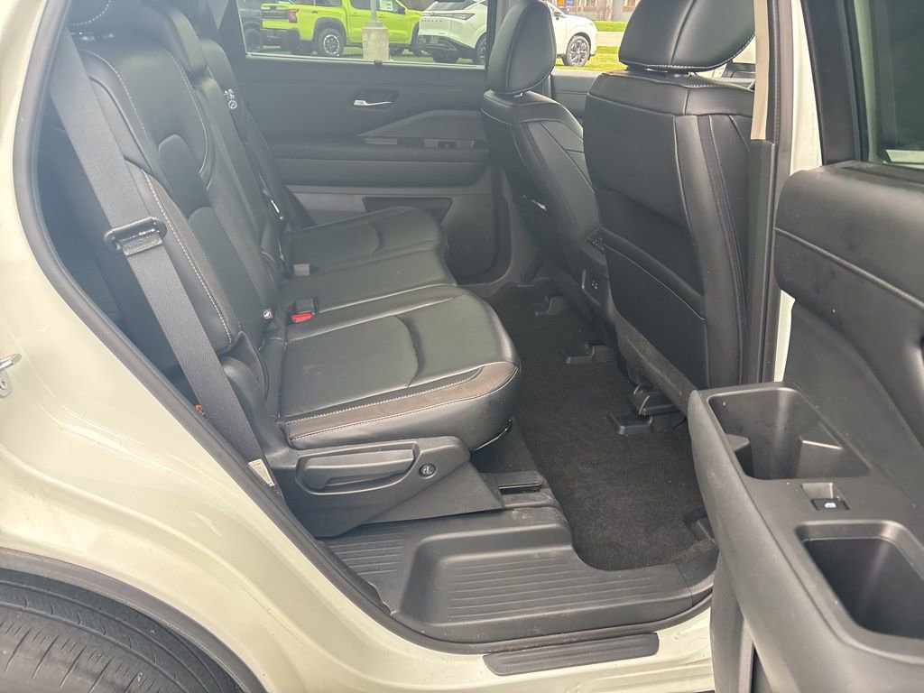 Used 2023 Nissan Pathfinder SL image 30
