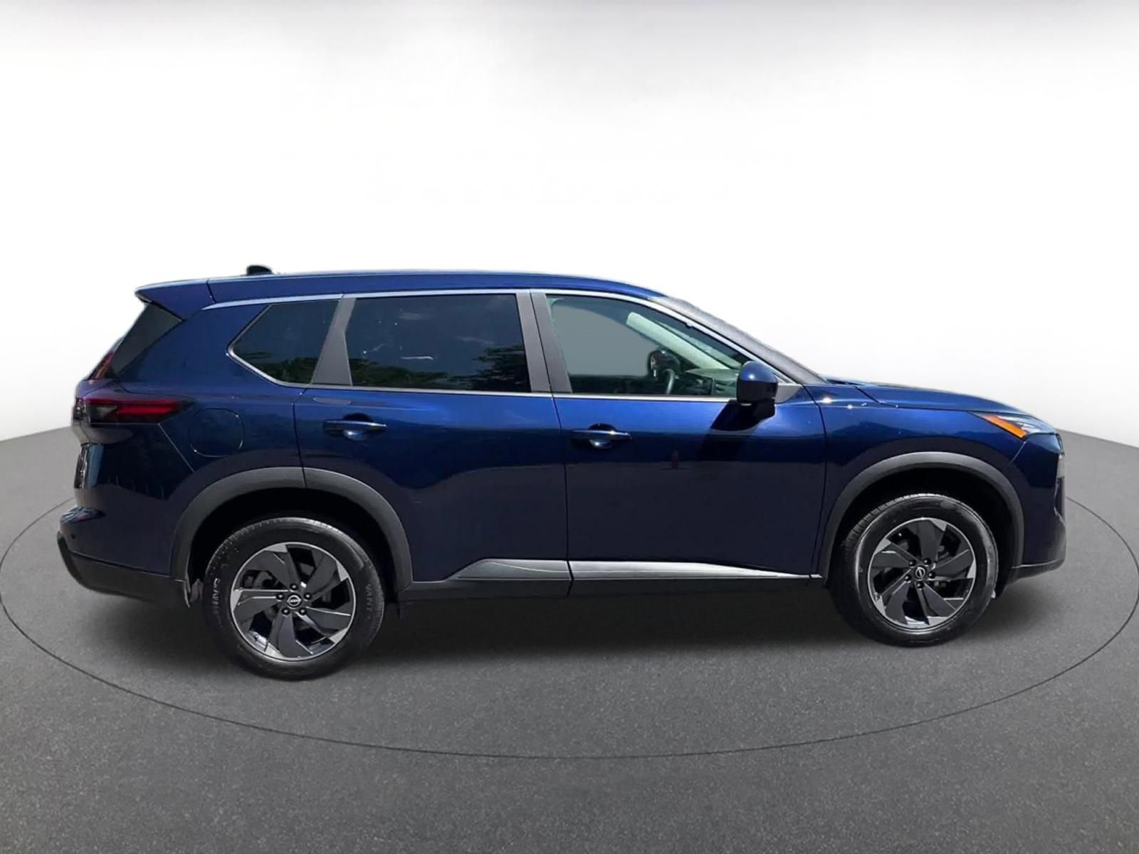 Used 2025 Nissan Rogue SV FWD image 16