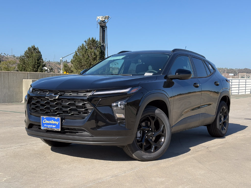 New 2026 Chevrolet Trax LT w/ Driver Confidence Package FWD image 2