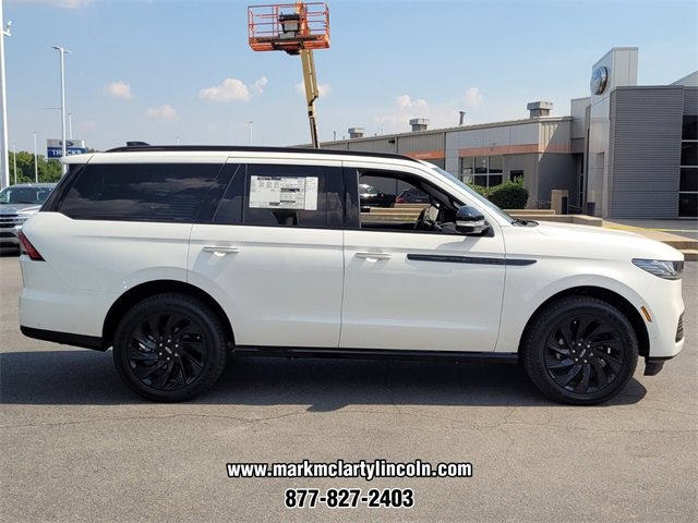 New 2025 Lincoln Navigator Reserve image 2